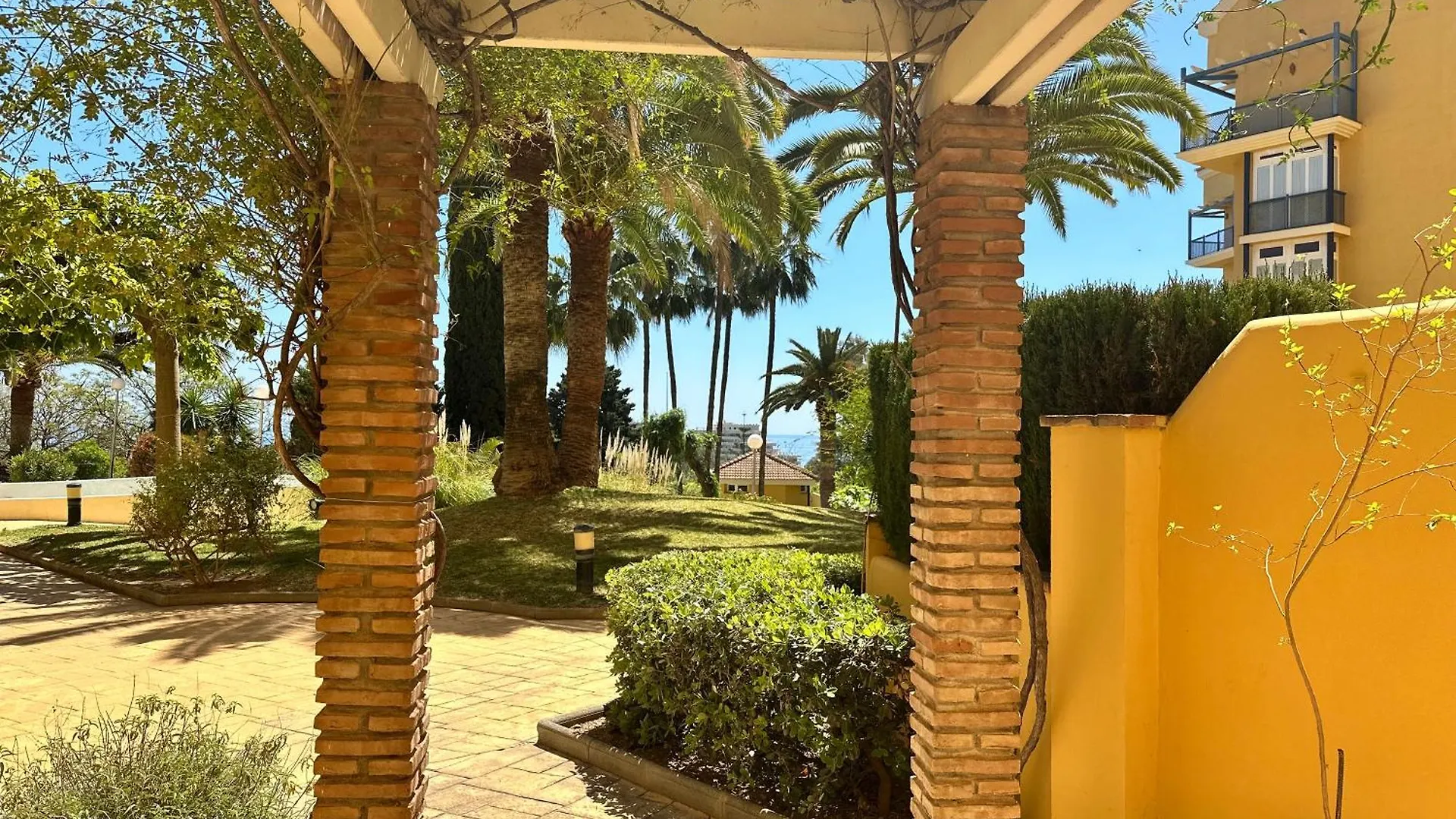 Vistas Al Mar Y Parque De La Paloma, A/C Apartment Arroyo De La Miel