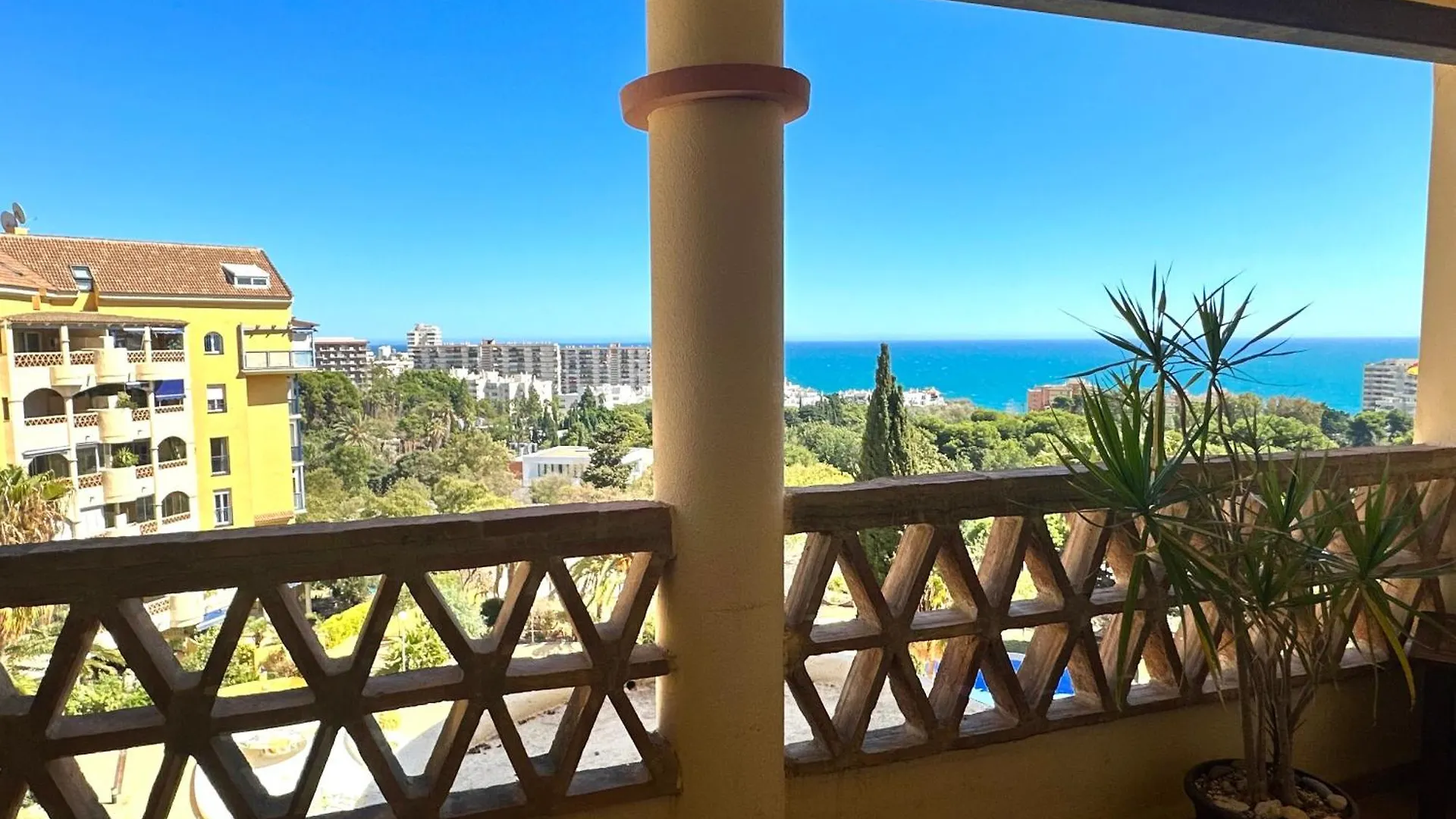 Vistas Al Mar Y Parque De La Paloma, A/C Apartment Arroyo De La Miel 0*,  Spain